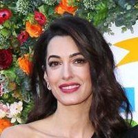 Amal Clooney nøgen